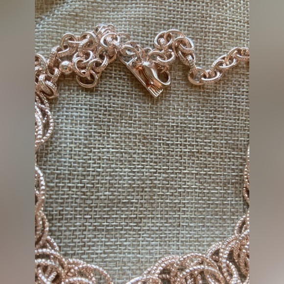 Pretty Link Necklace - Picture 5 of 6